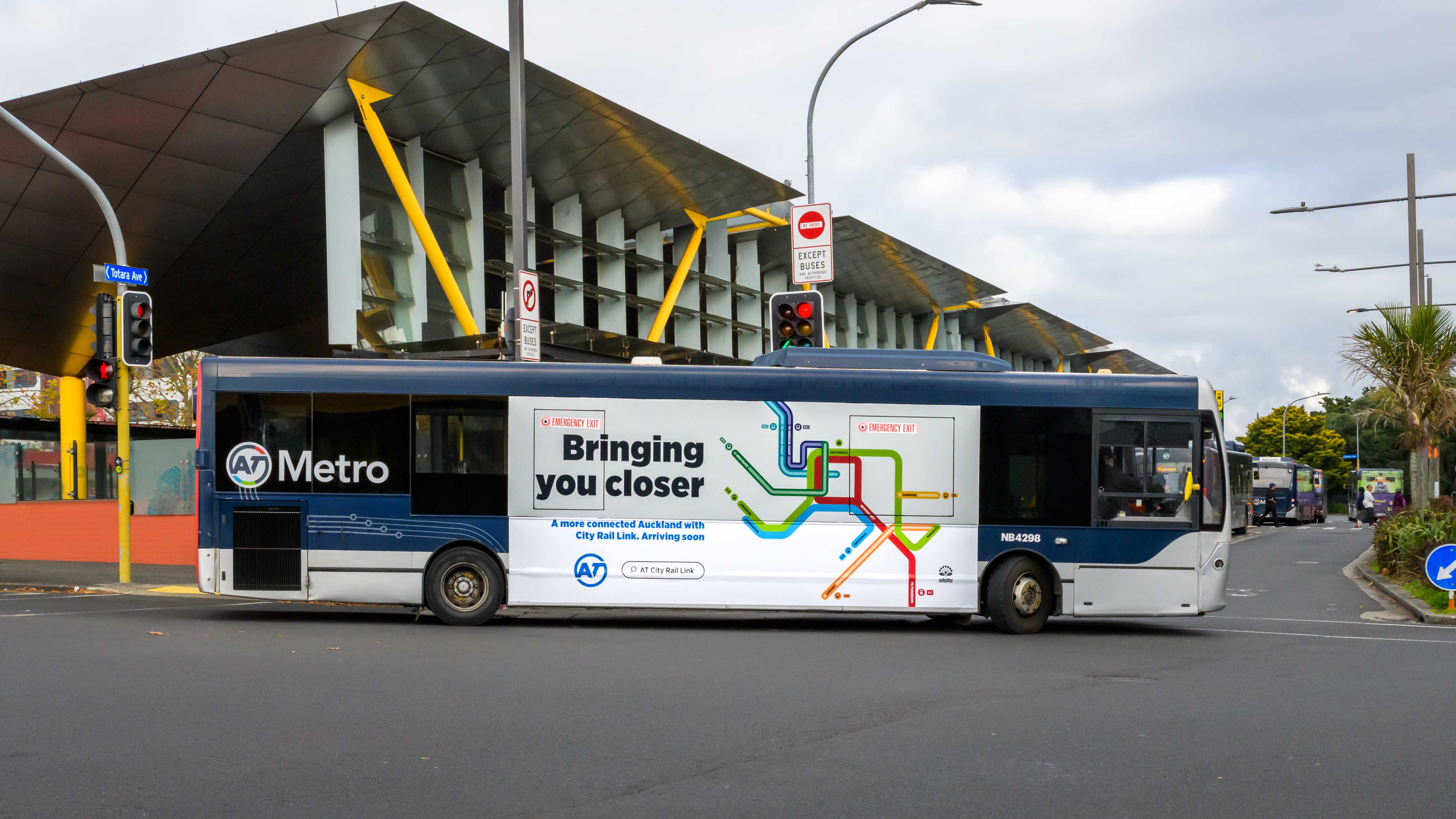 3. 20260528 - QMS - BUS CRL Roadside NB4298 1- high res - LI-1